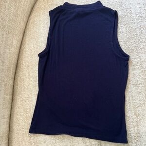 Guess sleeveless cotton shirt.